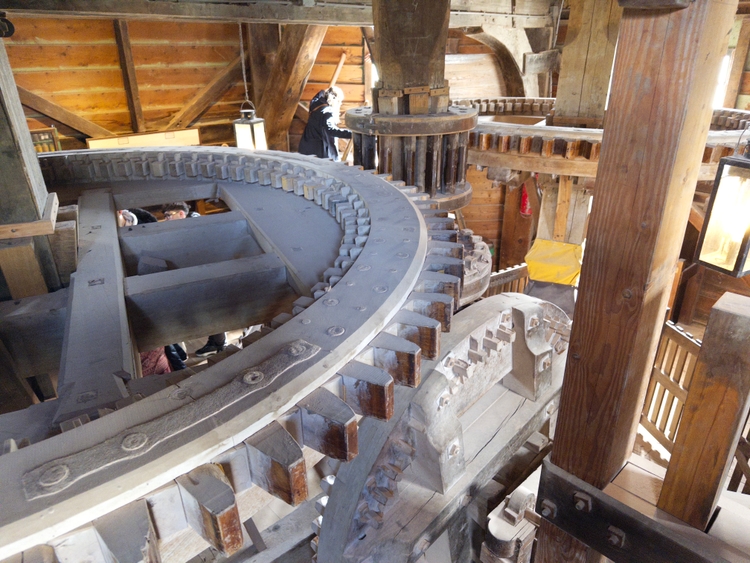 Internal gearing for the windmill