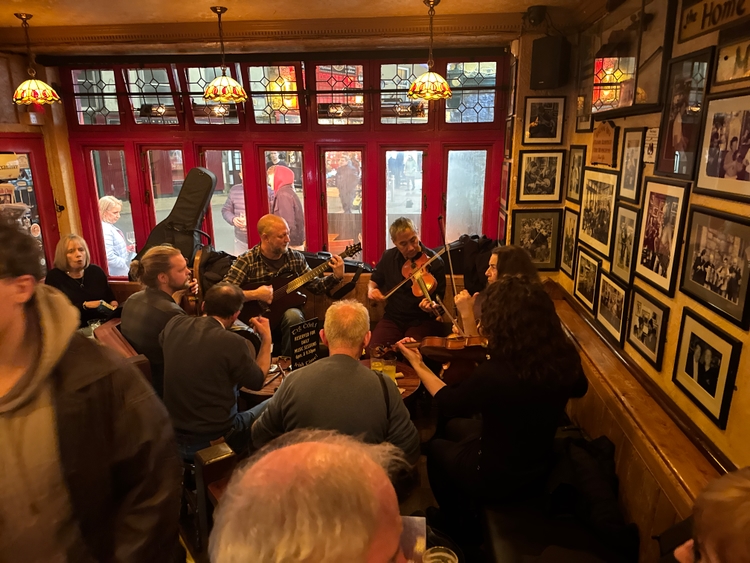 A tranditional Irish music performance in Tig Cóilí