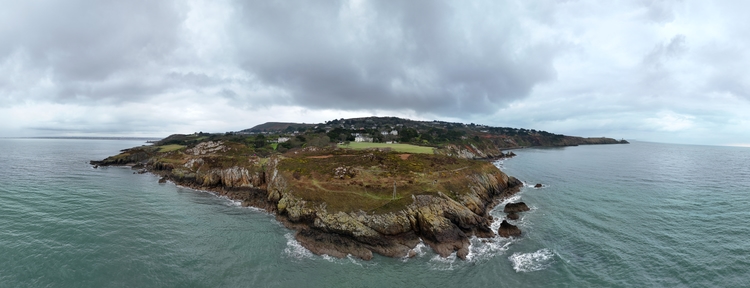 A panoramic shot that accentuates the curve of the peninsula