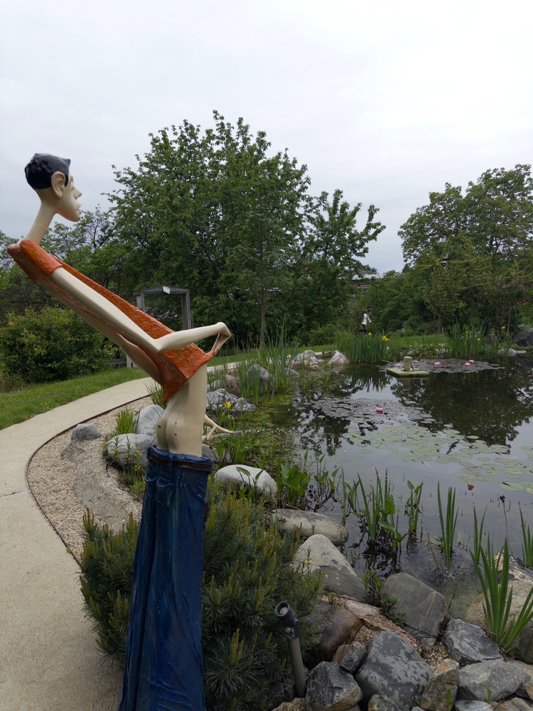 A statue peeing into a lake